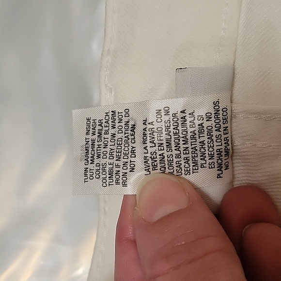 Jaclyn Smith Woman White Crop Jeans, Size 20W - Picture 11 of 11